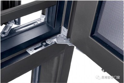 地震來(lái)襲時(shí)，門(mén)窗與空調(diào)設(shè)備 防護(hù)、風(fēng)險(xiǎn)與應(yīng)對(duì)策略